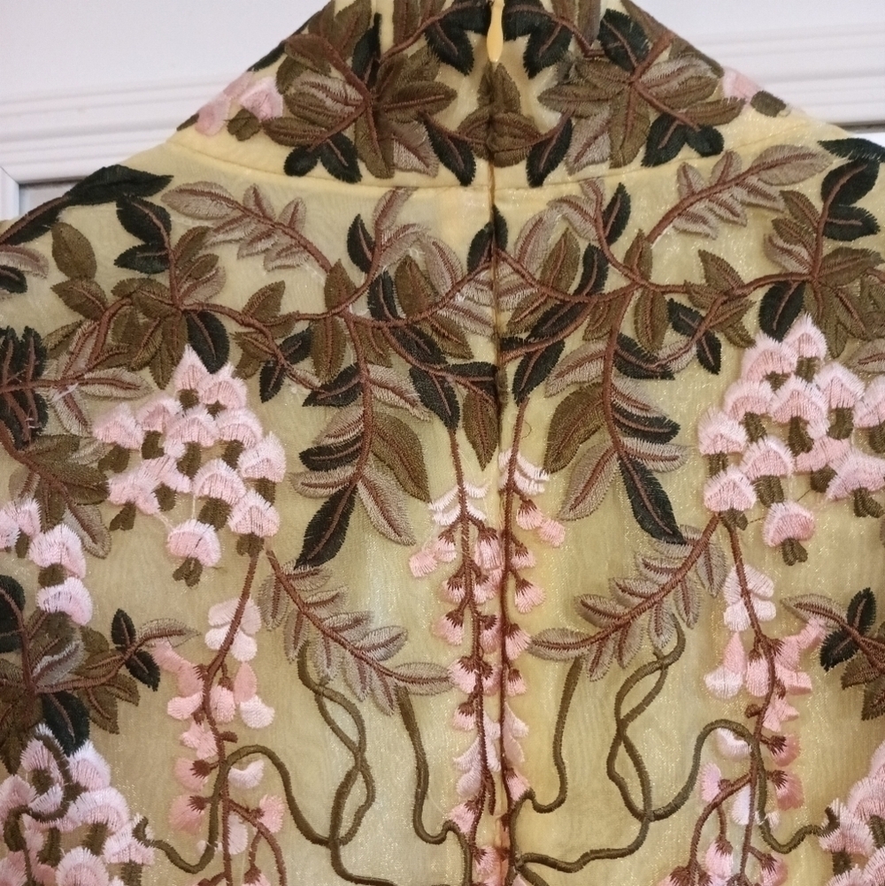 Gorgeous Defenon Embroidered Cheongsam Styled  Dress - Picture 10 of 16